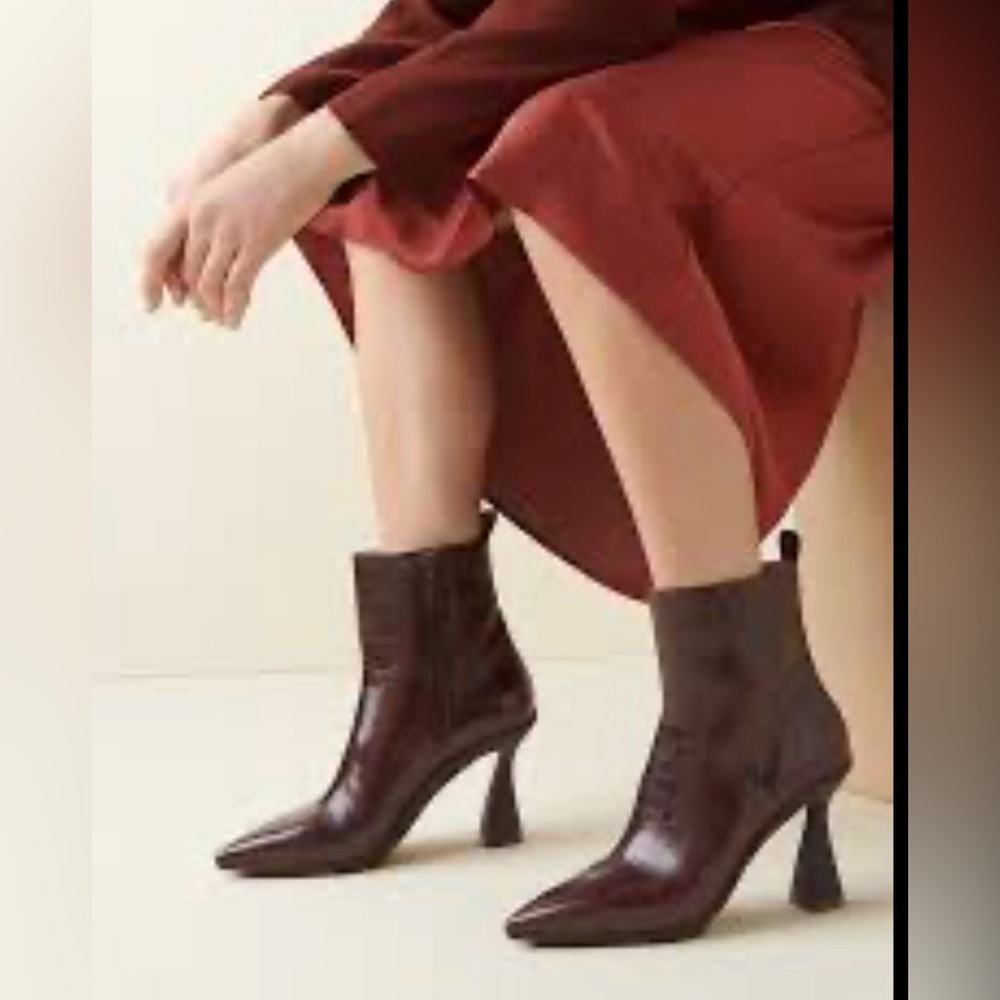 Cole Haan Grand Ambition York booties 5.5 brown crocodile-embossed leather.
